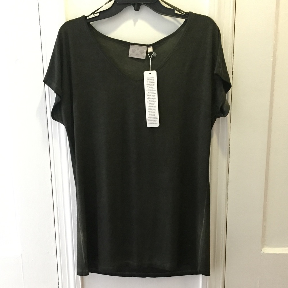 3/$15 NWT olive green T-shirt Danielle large